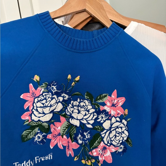 Teddy Fresh Floral Embroidered Raglan Crewneck Sweatshirt Size M - Picture 2 of 6